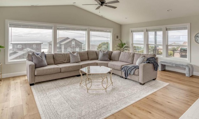 Lincoln City House | Spring Fever