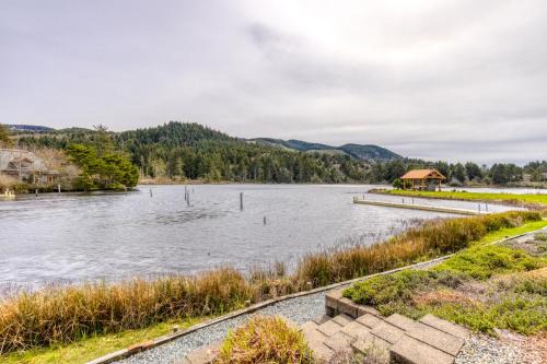 Rockaway Beach House | Spring Lake Retreat