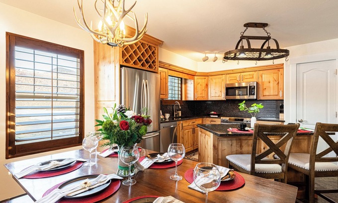 Park City Condo | Spring Skiing + Hot Tub Across from Deer Valley East!