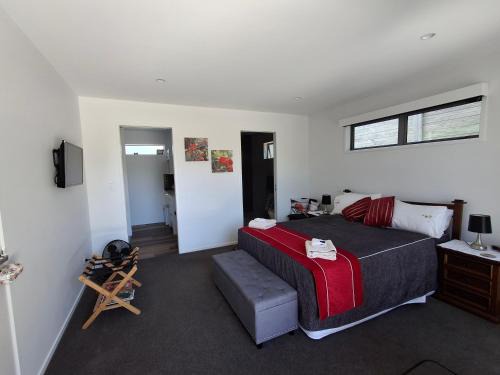 Papamoa Beach House | Spring Special, Studio on Hugoway, Papamoa Beach