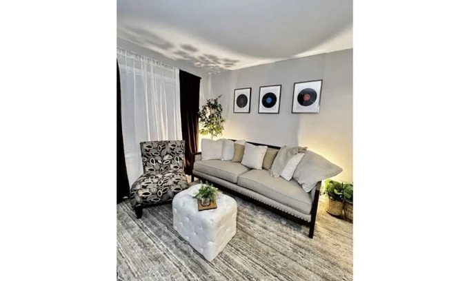 Mableton House | Spring Townhome mins to Six Flags Truist Park ATL