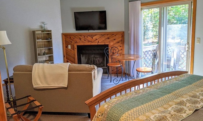 Prudenville Bed & Breakfast | Springbrook Inn AuSable