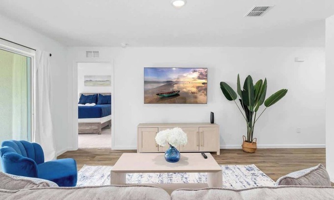 Spring Hill House | Springhill Retreat! 3 bed, 2 Bath!