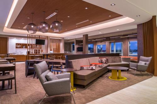 Greensboro Hotel | SpringHill Suites by Marriott Greensboro Airport