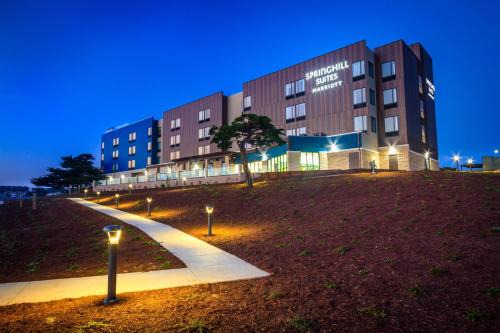 Marina Hotel | SpringHill Suites by Marriott The Dunes On Monterey Bay