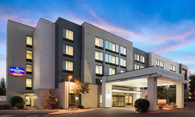 Woodlands Village Hotel | SpringHill Suites Flagstaff