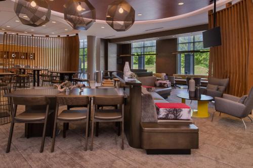 South Side Flats Hotel | SpringHill Suites Pittsburgh Southside Works
