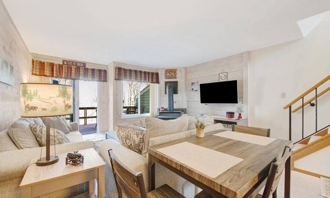 Hidden Valley House | Springtime in the Laurel Highlands. Family sized townhouse, close to local fun.