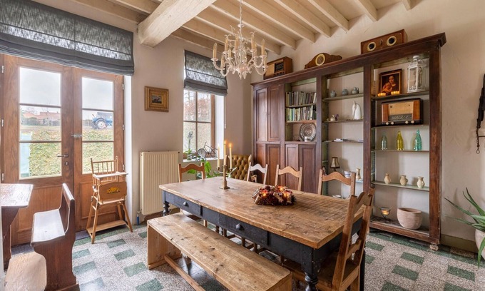 Velm House | Square Farm in the Beautiful Blossom Region