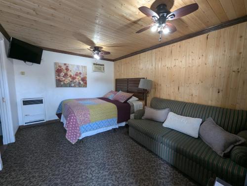 Squaw Valley Hotel | Squaw Valley Motel Room 6