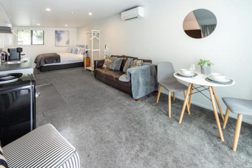 Saint Albans Apartment | St Albans Gem Single level studio with Queen bed