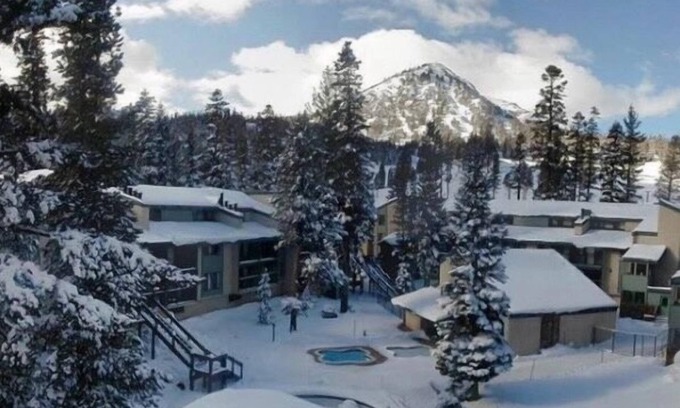Mammoth Lakes Condo | St Anton Condos #77 (1-Bedroom) by RedAwning
