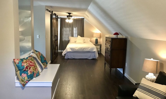 Kutzky Park House | St. Augustine’s Getaway STEPS from St. Marys Hospital! Walk! GARAGE PARKING!