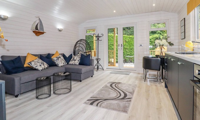Luxulyan Cottage | ST. CHAD'S LODGE, romantic, character holiday cottage in Luxulyan