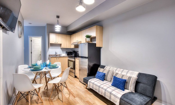 Plateau Mont Royal Condo | St.Denis Best Downtown 2 Bedroom Apartment