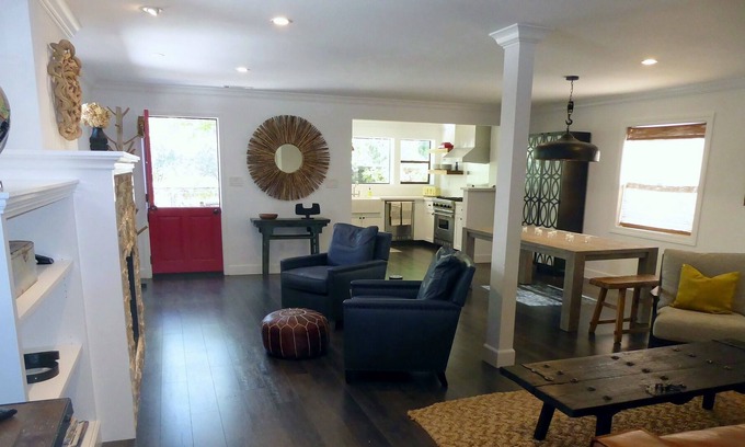 St. Helena House | St. Helena Bungalow Steps from Main Street | Pet Friendly | 30 Day Minimum