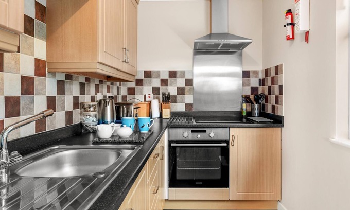 Wiseman's Bridge Apartment | St Helens Apartment 1 - Short Walk to Beach