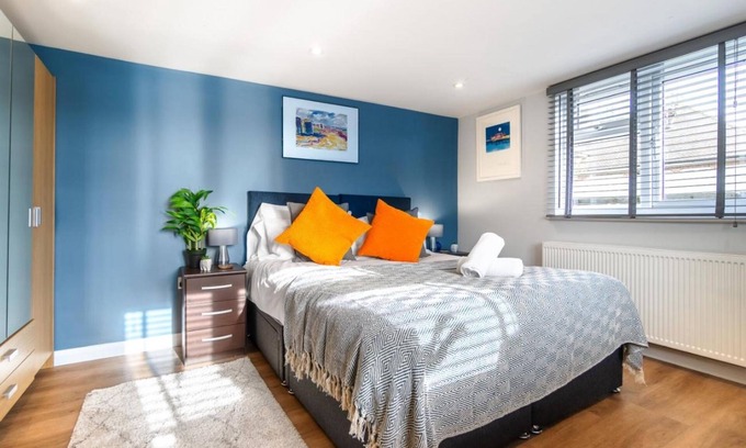 Hove House | St Helens Studio with Free Parking by My Getaways