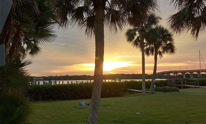 Palm City House | St. Lucie River Breezes - Downtown Stuart and Beaches Within Minutes
