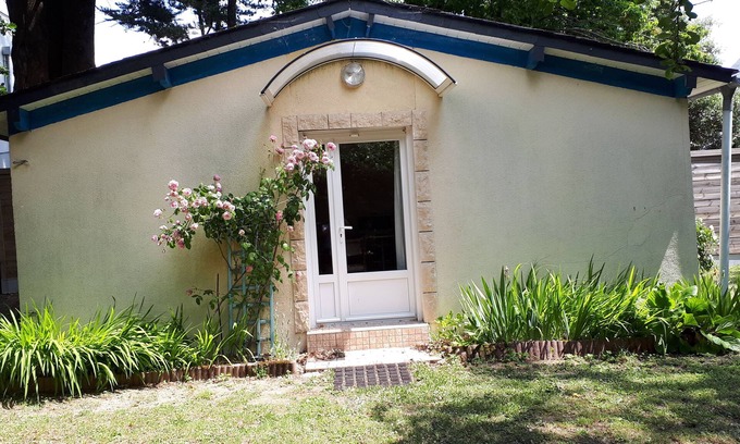 Saint-Marc-sur-Mer Apartment | St. marc sur mer, in a wooded garden, pleasant studio for 2 people