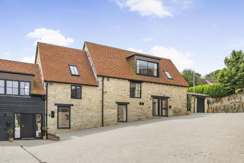 Stalbridge House | St Mary's Barn