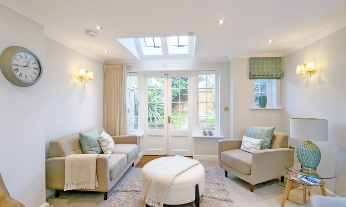 Chichester Cottage | St Pancras - Chichester - a town house that sleeps 6 guests in 3 bedrooms