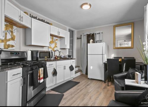Midway Apartment | St. Paul Fry Street Den West Suite #2