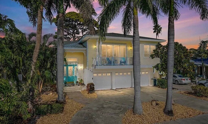 Belle Vista House | St Pete Beach Belle Vista 3/3 WiFi Parking