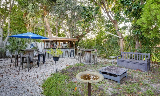 South Pinellas Community Council House | St Petersburg Home with Yard and Grill 2 Mi to Beach!