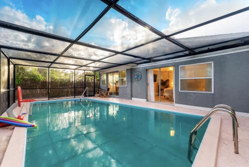 St. Petersburg - Clearwater House | St Petersburg Private Villa with Pool Gym Grill Self Check-In