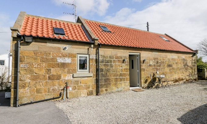 Briggswath Cottage | STABLE COTTAGE, pet friendly, with a garden in Fylingdales