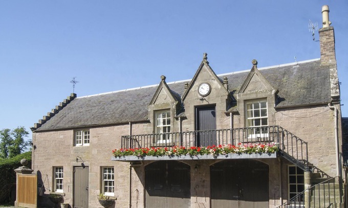 Perth Apartment | STABLE FLAT, pet friendly, with a garden in Scone