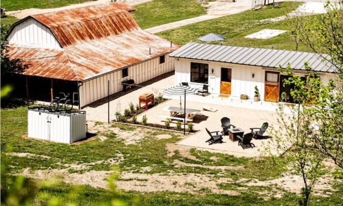 Bella Vista House | Stables at Fox Hill Farm - Eastender