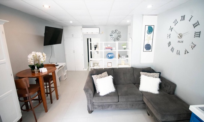 Saint James Apartment | Stacys Place #3: Studio Apartment