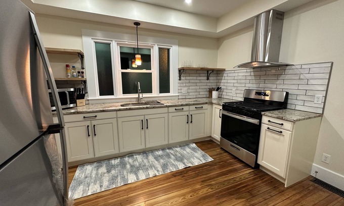 Babe Denny House | Stadium Stays #9 Downtown INDY, 5 minute walk to Lucas Oil Stadium Free Parking