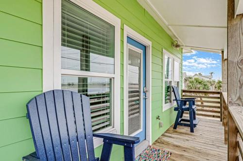 Port Aransas House | Stairway to Seven Private Pool Hammocks Patio