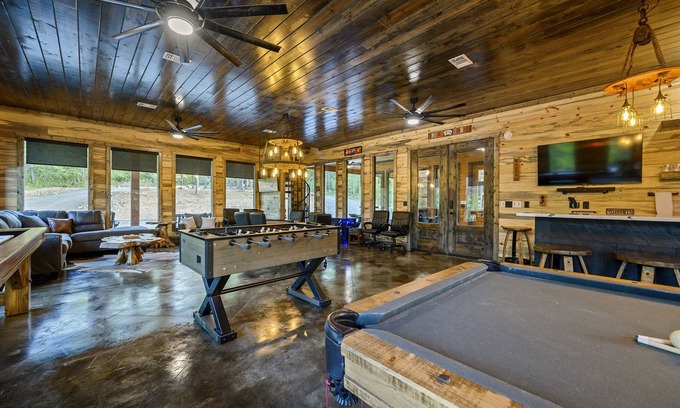 Pickens Cabin | Stallion | Sleeps 40 | EV Outlet | Creekside | Gameroom | Playset