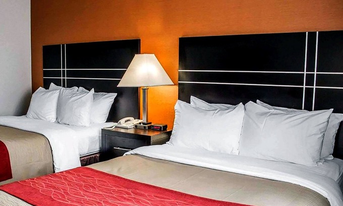Columbus House | Standard Queen Room with Two Queen Beds Non - Smoking