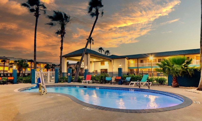 Old Town Hotel | Standard Studio at Port Aransas Texas - Captains Quarters Inn