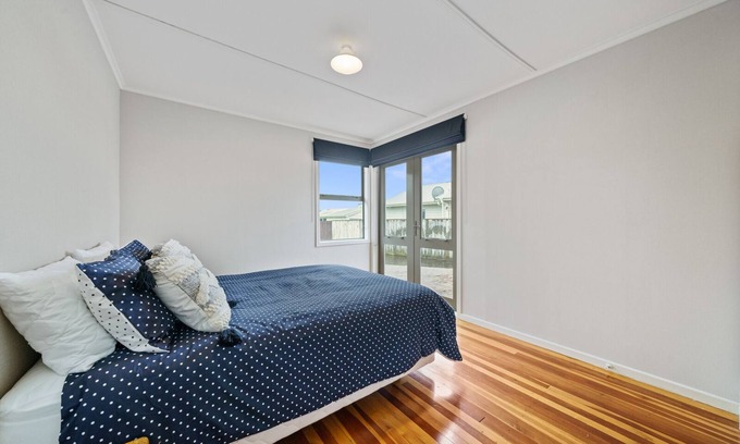 Waitarere Beach House | Stanley on Park - Waitārere Beach Holiday Home