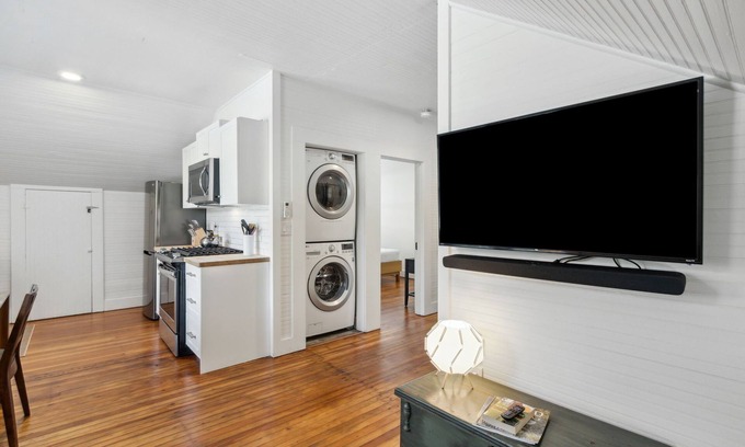 Saint Simons Island Apartment | Stanton Apt C/Historic retreat 1 block to beach