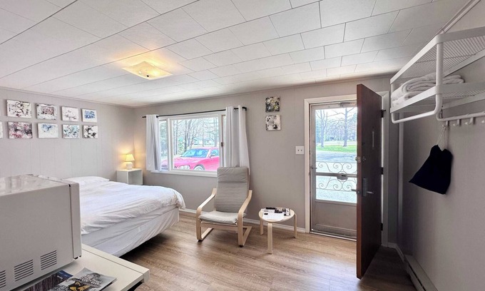 Indian River Apartment | Star Gate Room 4 - The Michelle Jacobs