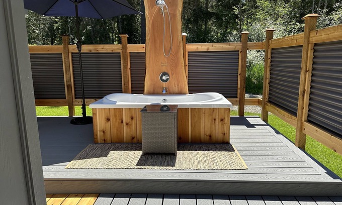 Regional District of Nanaimo House | Star gazing double soaker tub 15 mins to beaches, hiking, biking and restaurants