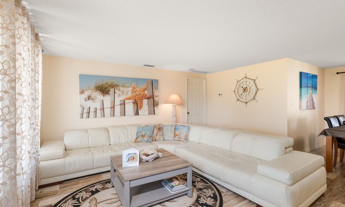Warm Mineral Springs House | Starfish Villa next to the Warm Mineral Springs