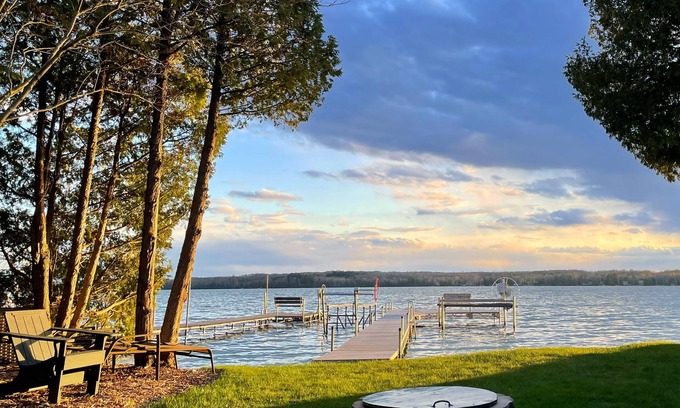 Baileys Harbor House | Starflower Cottage- Vintage Charm on the Lake