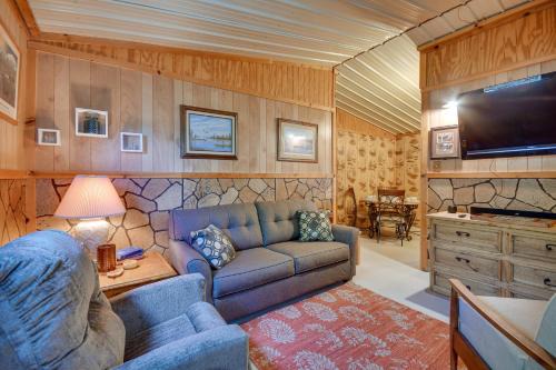Crowell House | Stargaze, Hike and Kayak Cabin Near Copper Breaks!