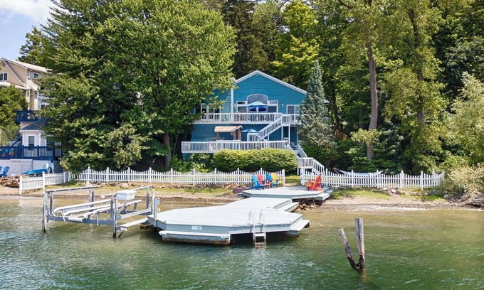 Hammondsport House | Stargazer: Relax on Keuka Lake with a hot tub and more!