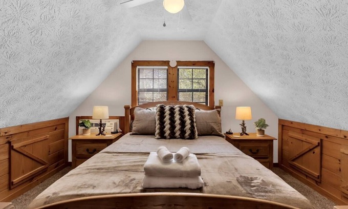 Ellijay Cabin | Starlink Internet/Hiking/Family Friendly/Sleeps 6