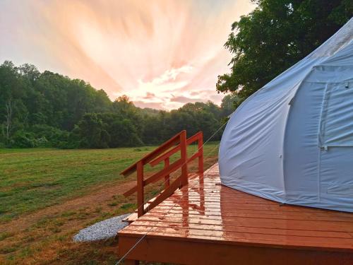 Ruby Other | Starlit Riverfront Glamping Suite AC, WiFi, Games