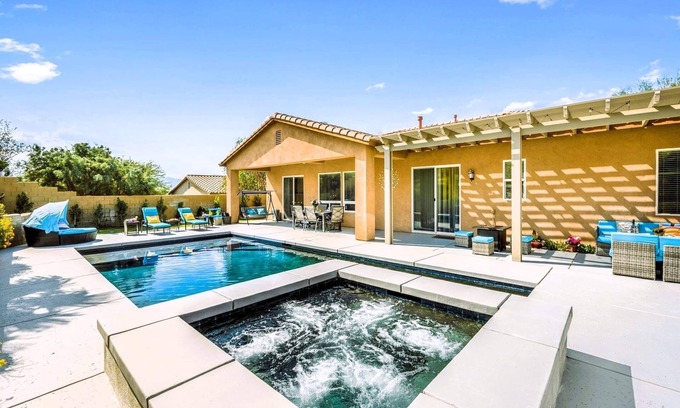Desert Hot Springs House | “Starry Night Escape” House with Saltwater pool, jacuzzi, pool, PS4, tennis.